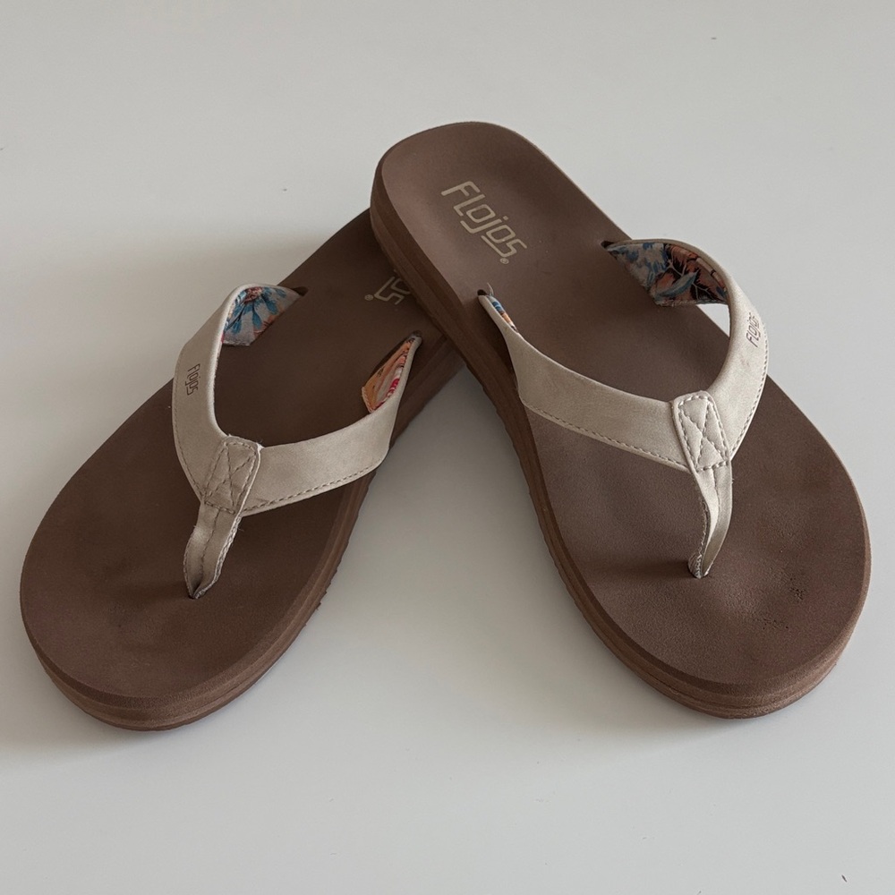 Flojos Tan and Cream Sandals Flip Flops